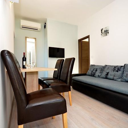 נין Apartments Clara מראה חיצוני תמונה