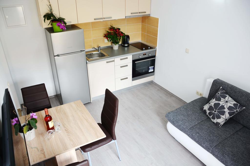 נין Apartments Clara מראה חיצוני תמונה