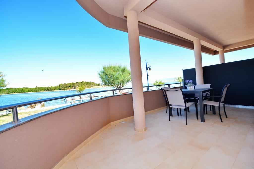 נין Apartments Clara מראה חיצוני תמונה