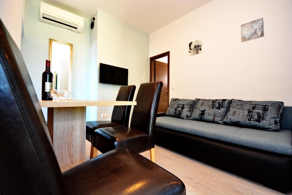 נין Apartments Clara מראה חיצוני תמונה