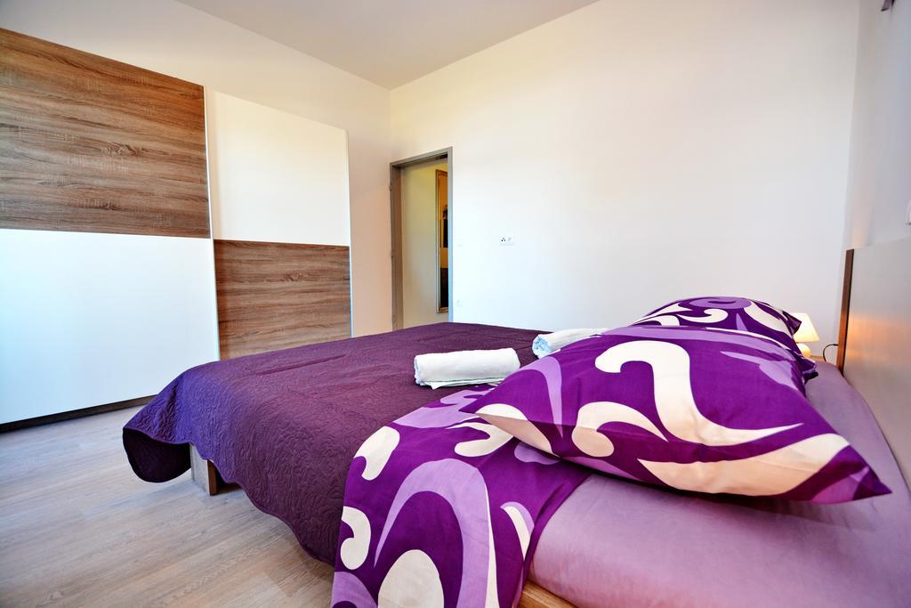 נין Apartments Clara מראה חיצוני תמונה